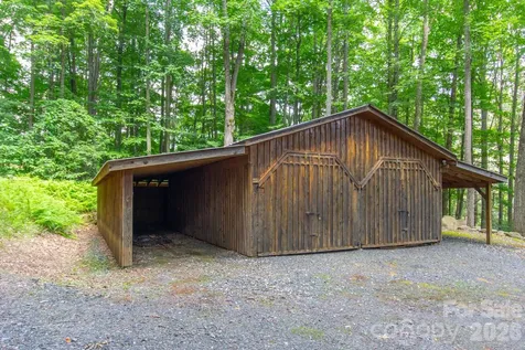 2811 Poplar Creek Road Green Mountain NC 28740