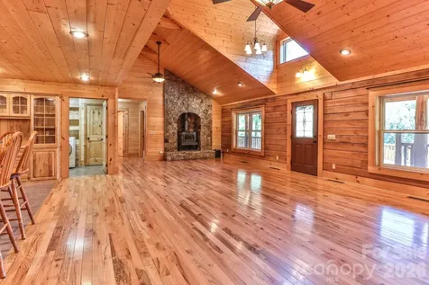 2811 Poplar Creek Road Green Mountain NC 28740