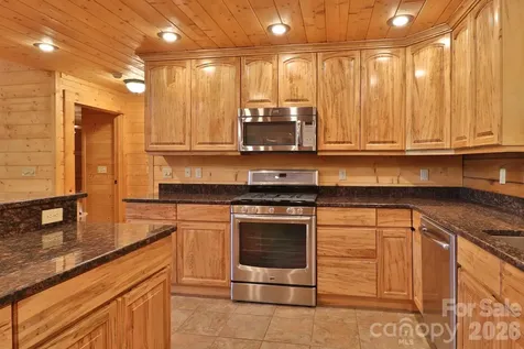 2811 Poplar Creek Road Green Mountain NC 28740