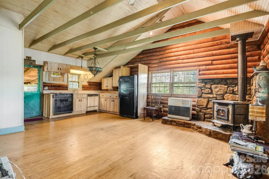 770 Echo Hill Drive Green Mountain NC 28704