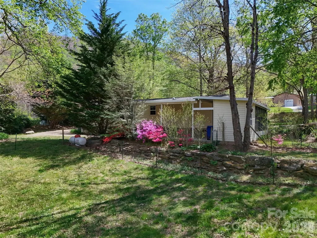 11 Rector Road Weaverville NC 28787