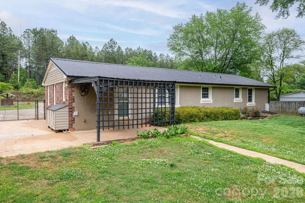 5519 Dallas High Shoals Highway Dallas NC 28034