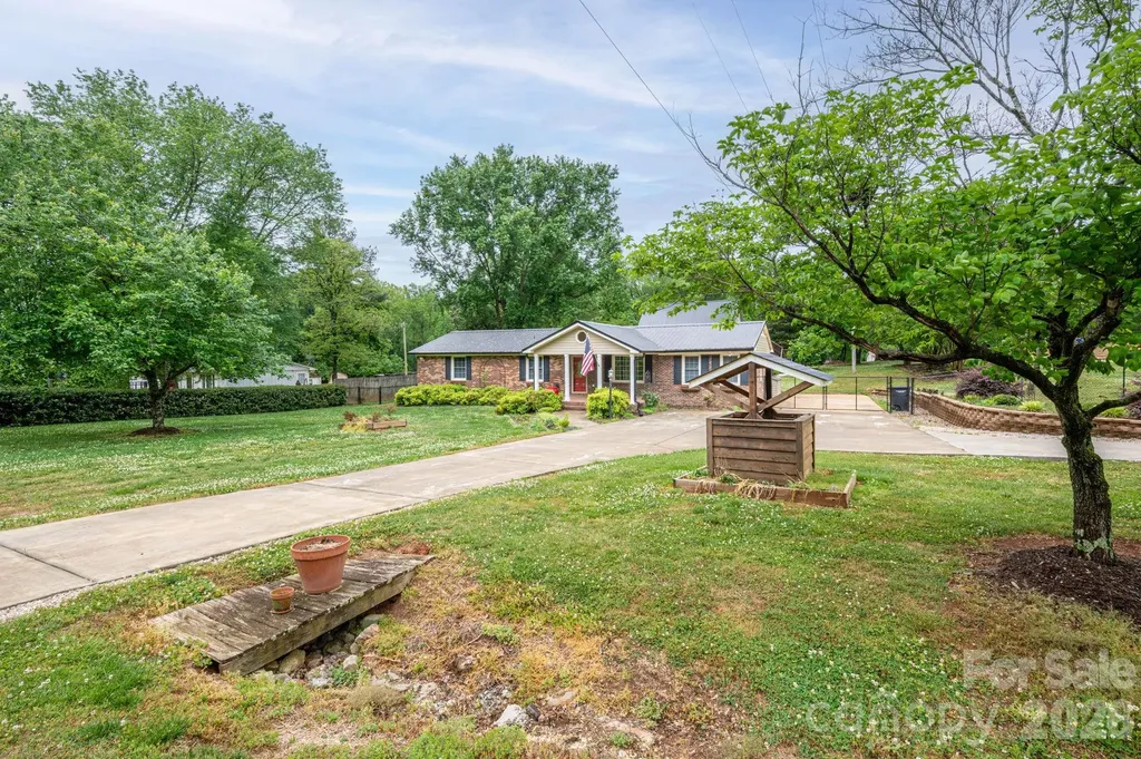 5519 Dallas High Shoals Highway Dallas NC 28034