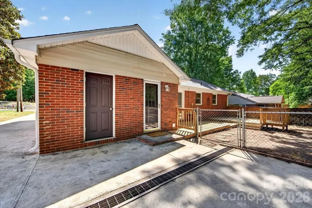 900 E John Street Matthews NC 28105