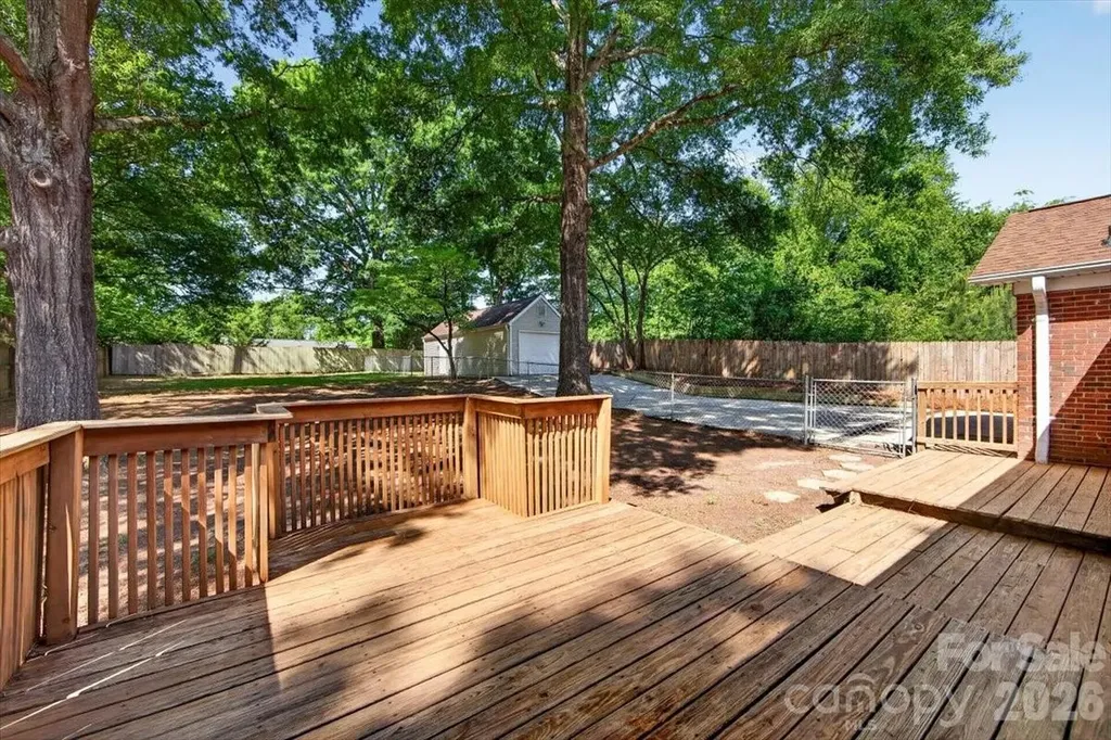900 E John Street Matthews NC 28105