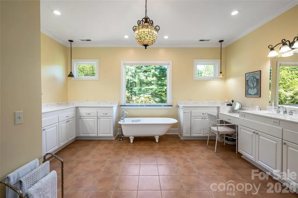 7 Ashley Road Asheville NC 28805