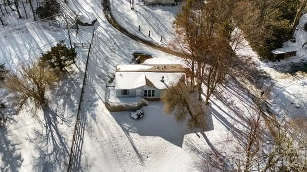 111 Oxford Lane Blowing Rock NC 28605