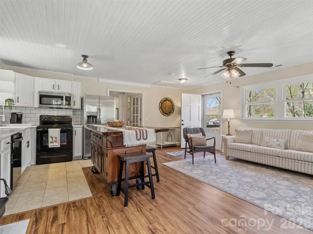 24 Baldridge Drive Burnsville NC 28714