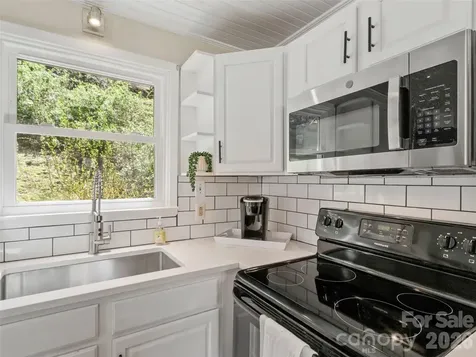 24 Baldridge Drive Burnsville NC 28714