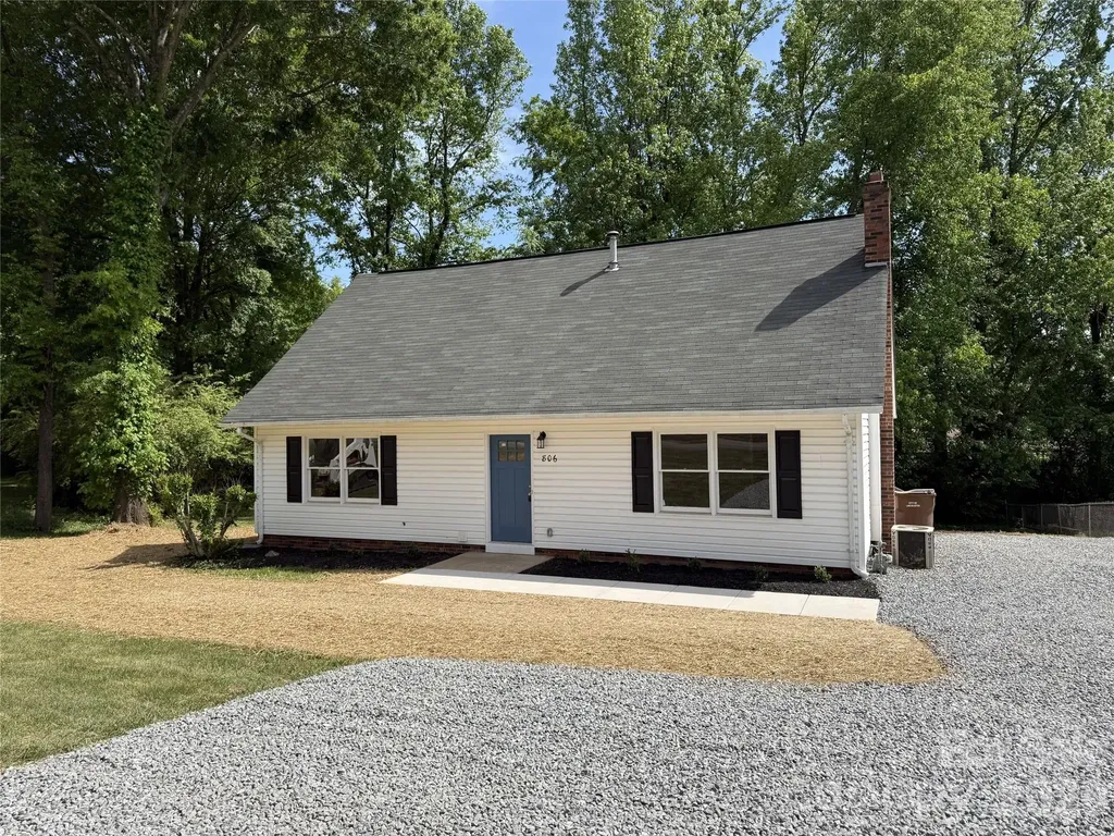 806 S Laurel Street Lincolnton NC 28092