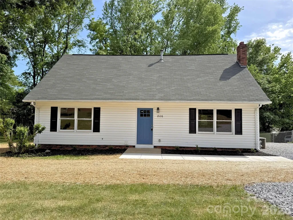 806 S Laurel Street Lincolnton NC 28092