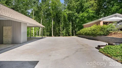 297 Mockingbird Lane McAdenville NC 28081