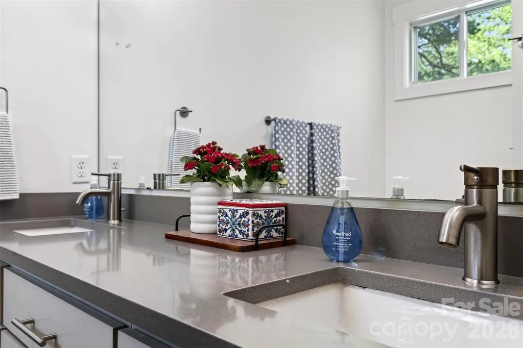 62 Dillingham Road Asheville NC 28805