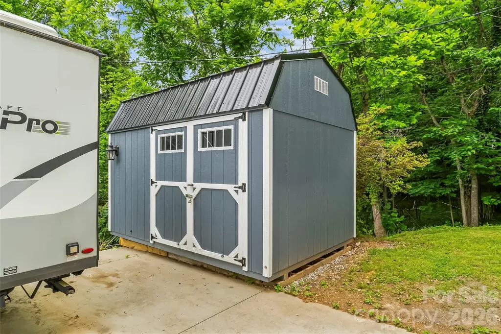 9 Crescent Drive Marion NC 28752