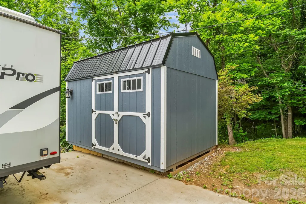 9 Crescent Drive Marion NC 28752