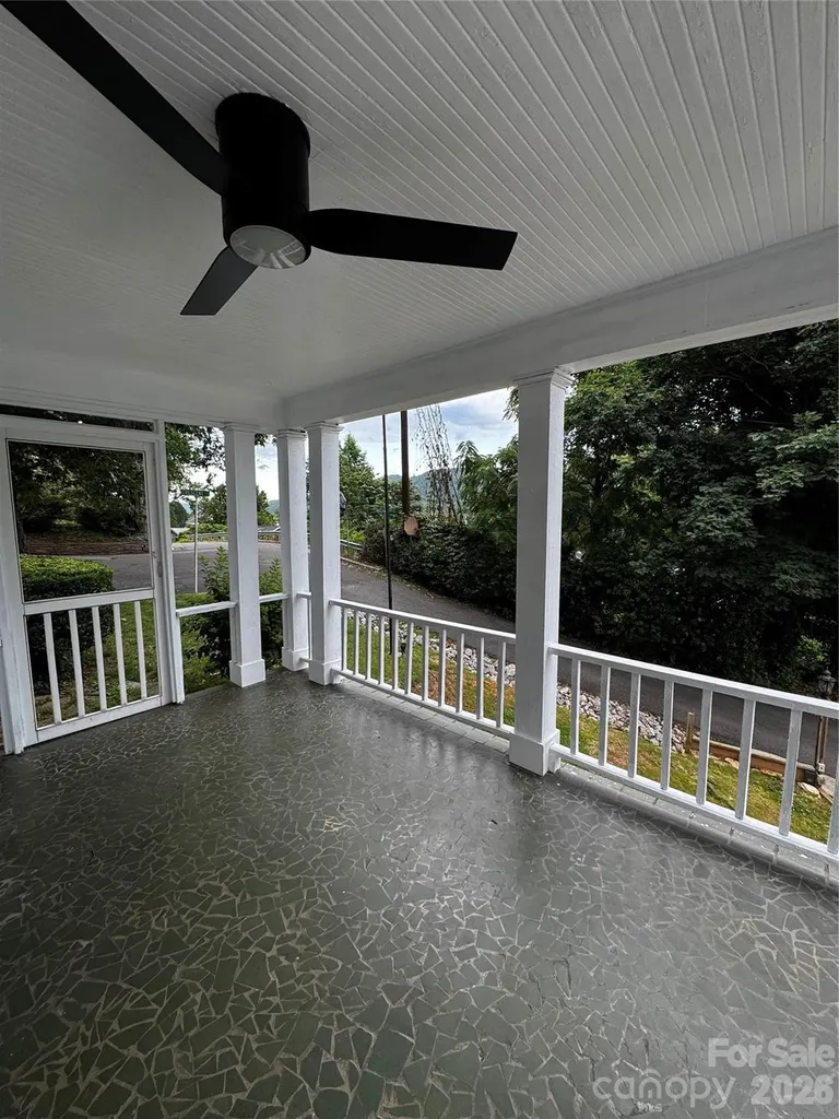9 Crescent Drive Marion NC 28752