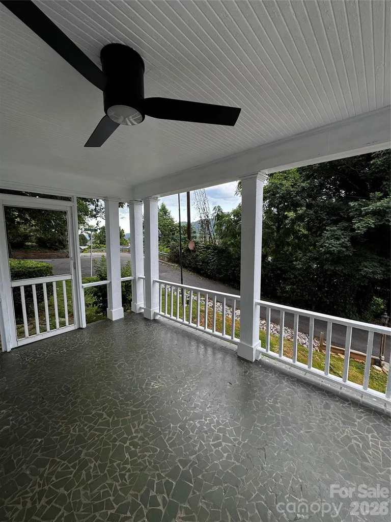9 Crescent Drive Marion NC 28752