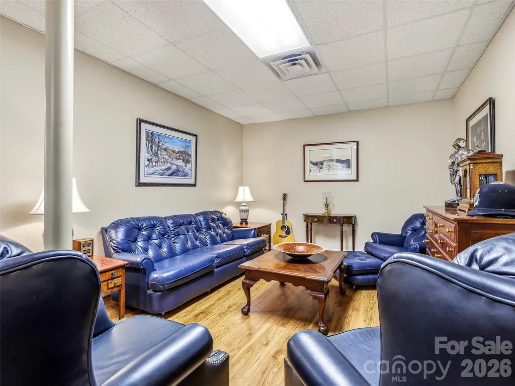 33 Tiverton Lane Asheville NC 28803