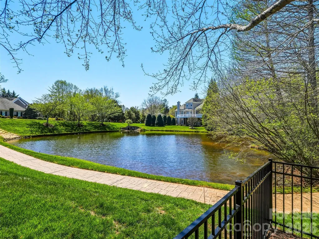 33 Tiverton Lane Asheville NC 28803