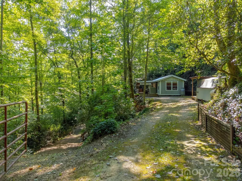 283 Briggs Cove Road Robbinsville NC 28771