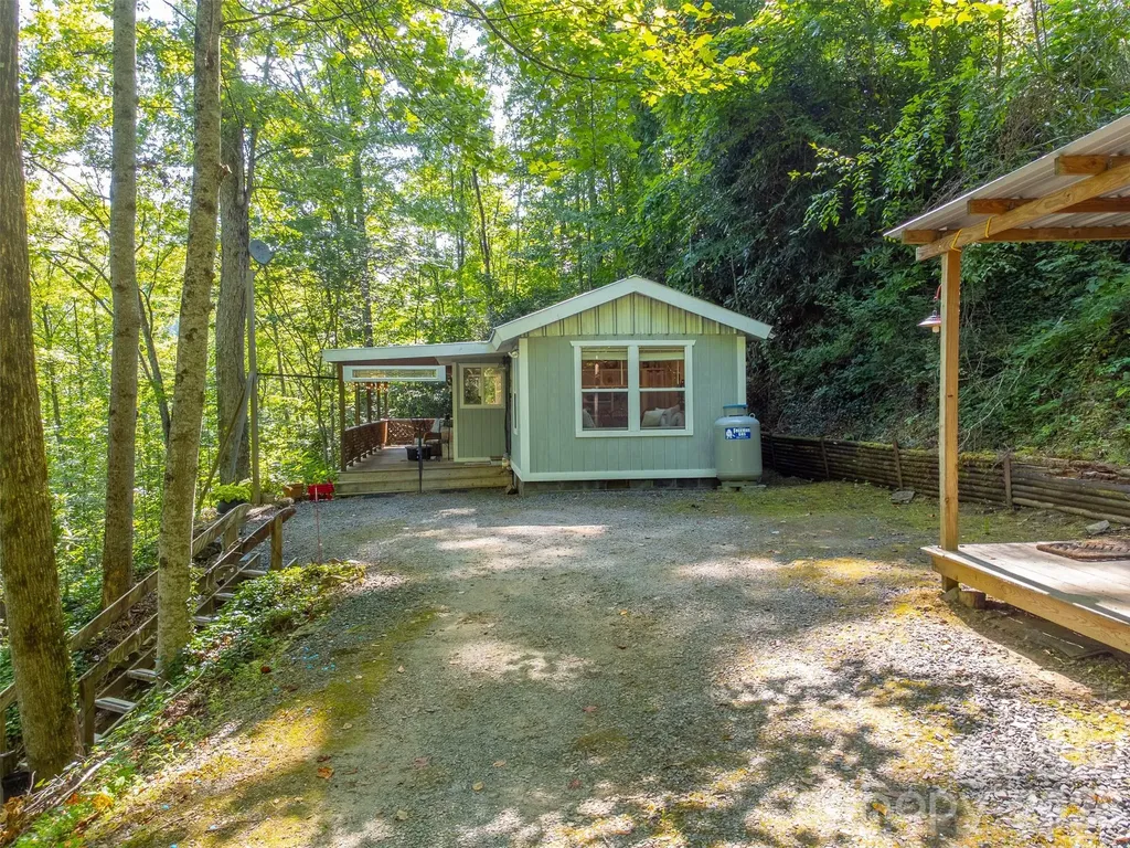 283 Briggs Cove Road Robbinsville NC 28771