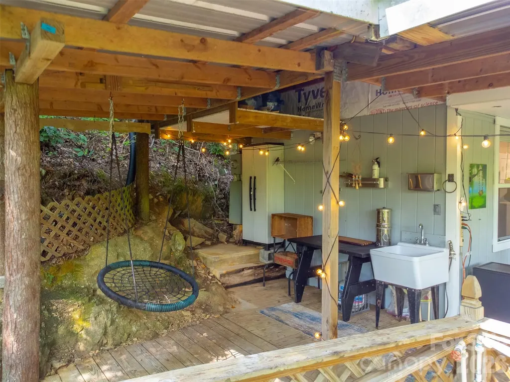 283 Briggs Cove Road Robbinsville NC 28771