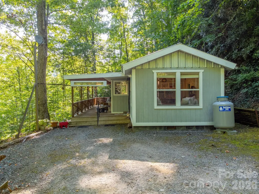 283 Briggs Cove Road Robbinsville NC 28771
