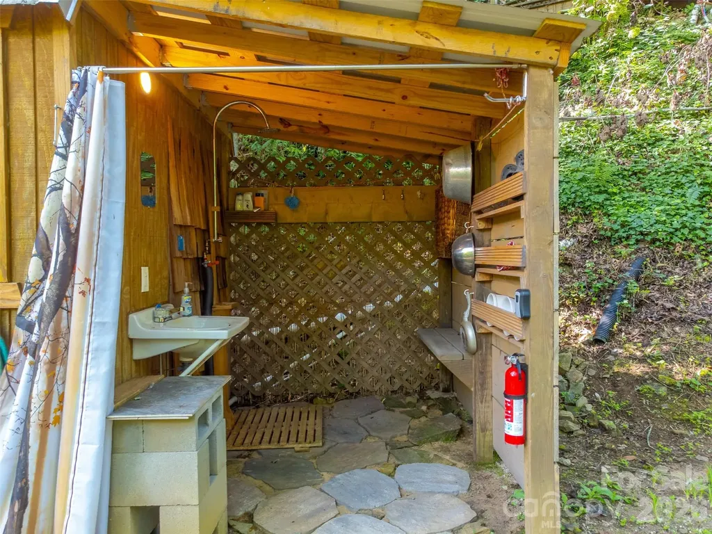 283 Briggs Cove Road Robbinsville NC 28771