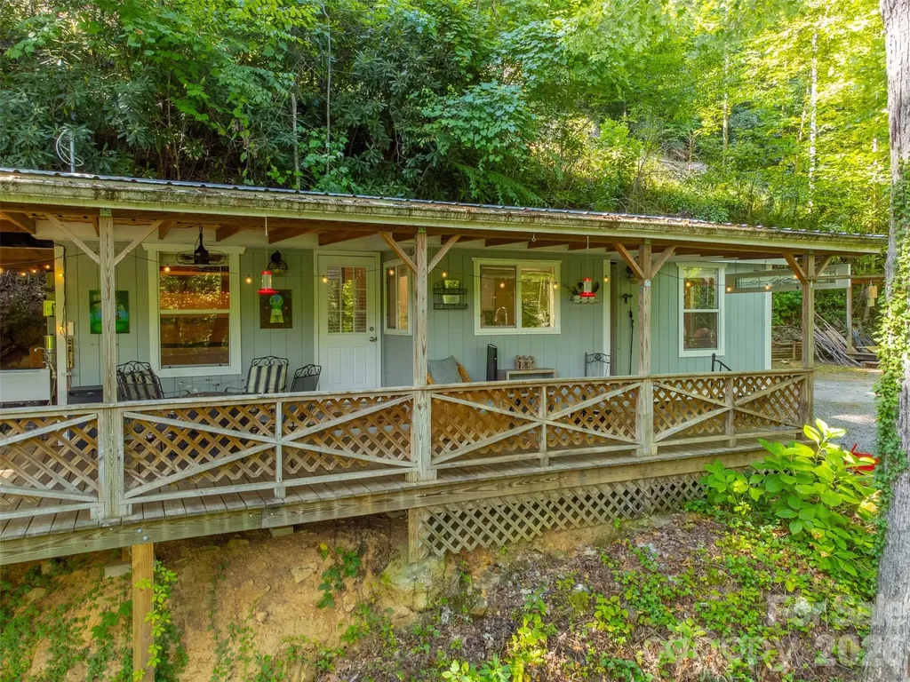 283 Briggs Cove Road Robbinsville NC 28771