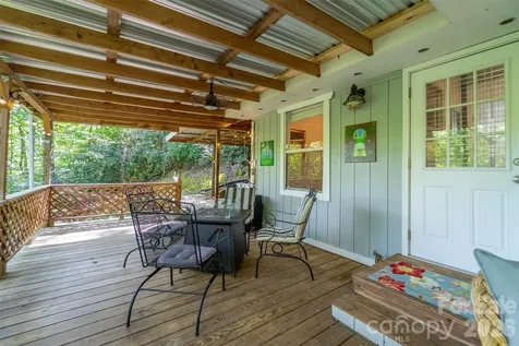 283 Briggs Cove Road Robbinsville NC 28771