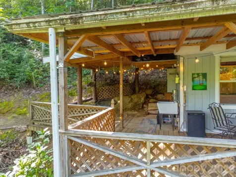 283 Briggs Cove Road Robbinsville NC 28771