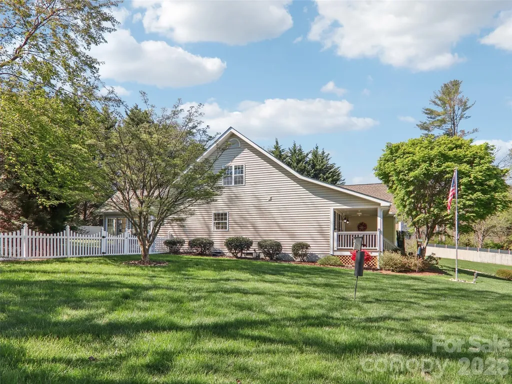 117 Apple Meadow Court Hendersonville NC 28739