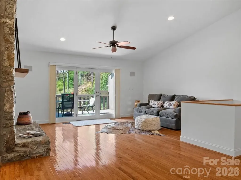 21 Ridge Terrace Asheville NC 28804