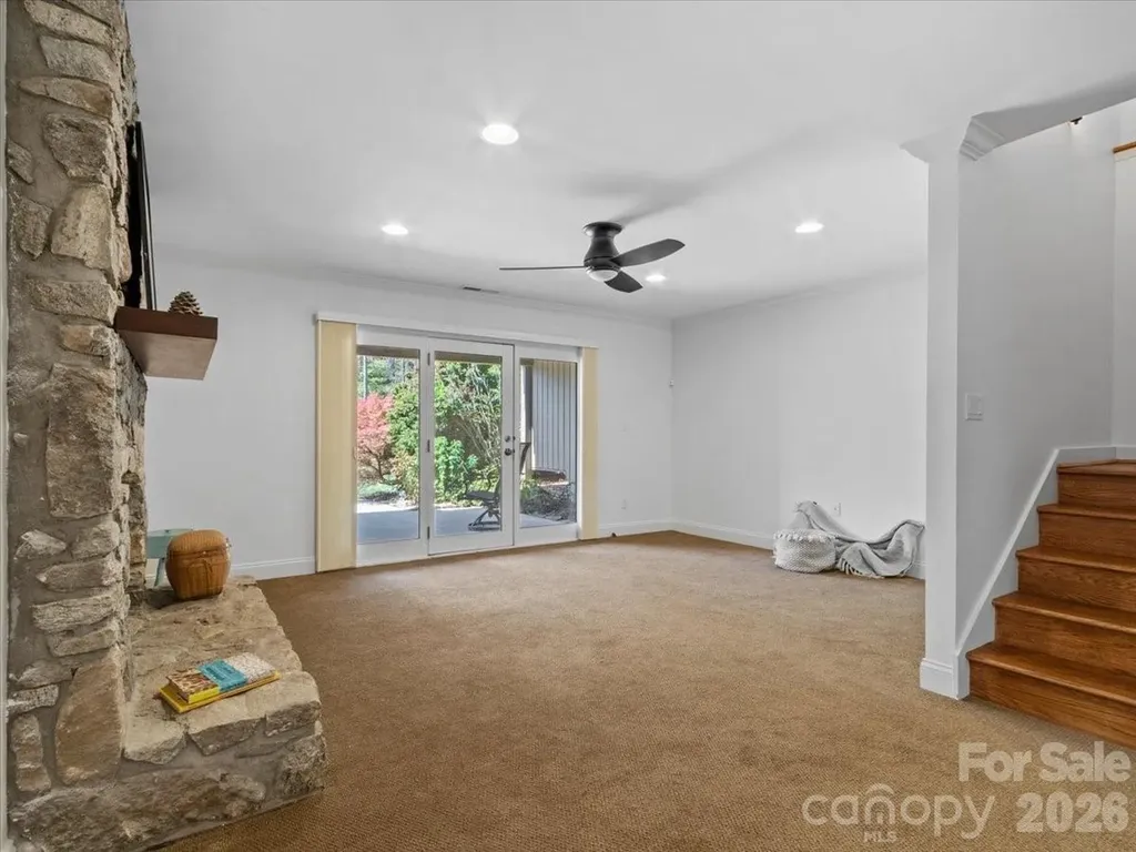 21 Ridge Terrace Asheville NC 28804