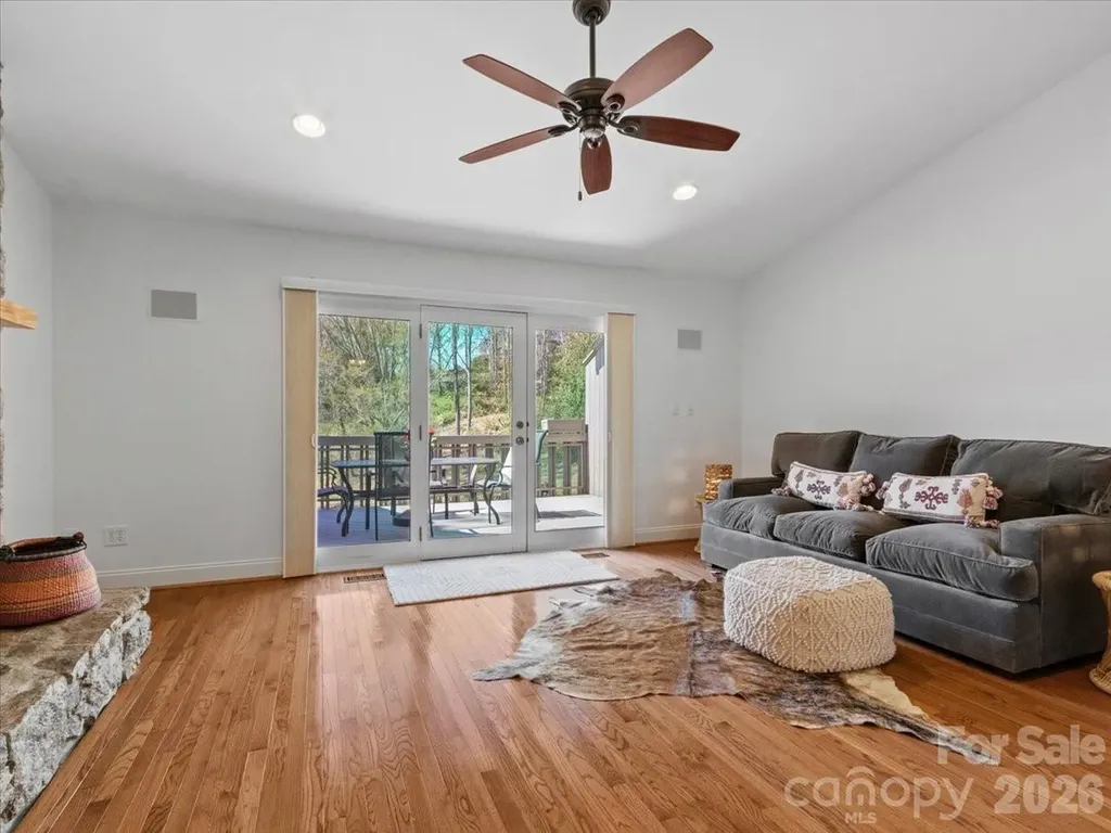 21 Ridge Terrace Asheville NC 28804