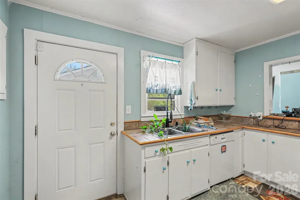 403 Oakdale Avenue Kannapolis NC 28083