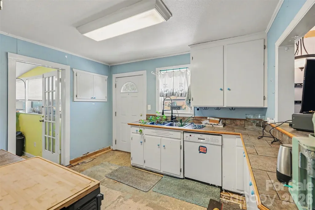 403 Oakdale Avenue Kannapolis NC 28083