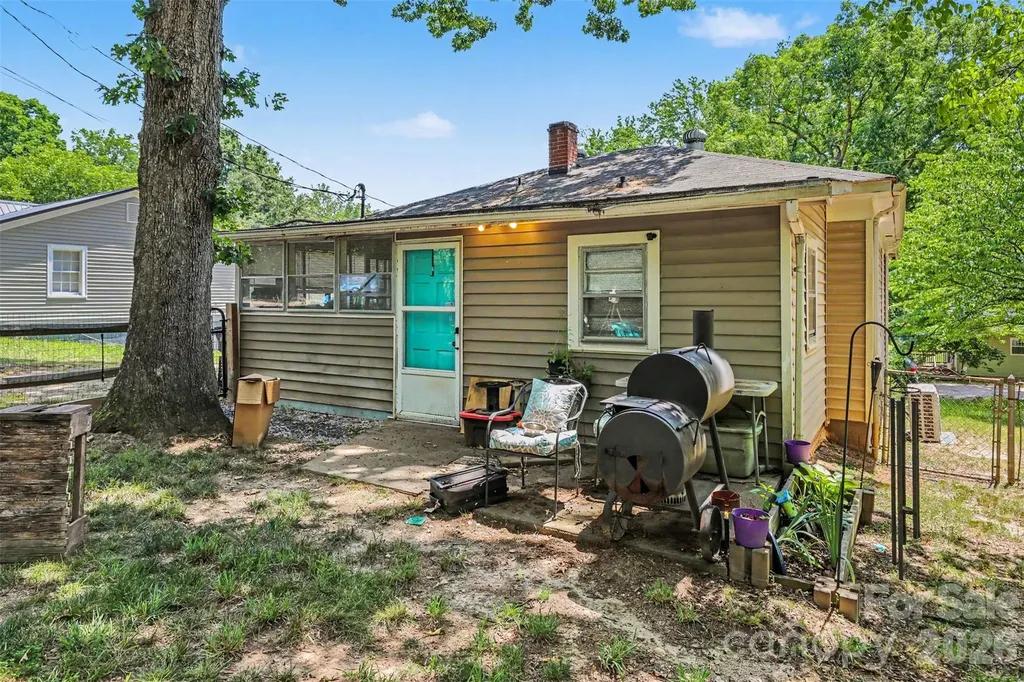 403 Oakdale Avenue Kannapolis NC 28083