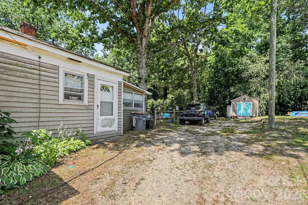 403 Oakdale Avenue Kannapolis NC 28083