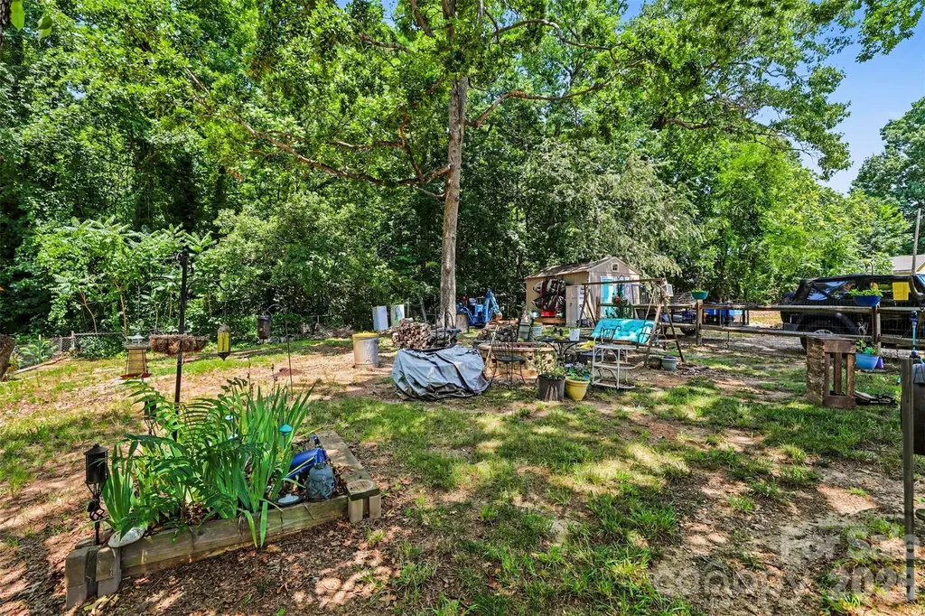 403 Oakdale Avenue Kannapolis NC 28083