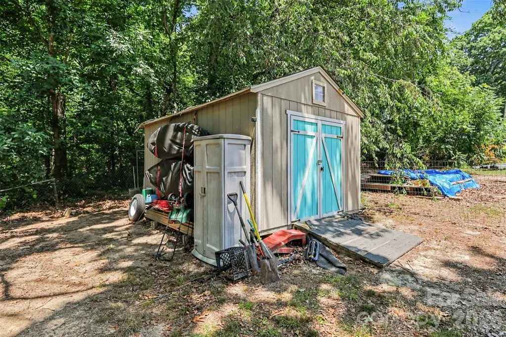 403 Oakdale Avenue Kannapolis NC 28083
