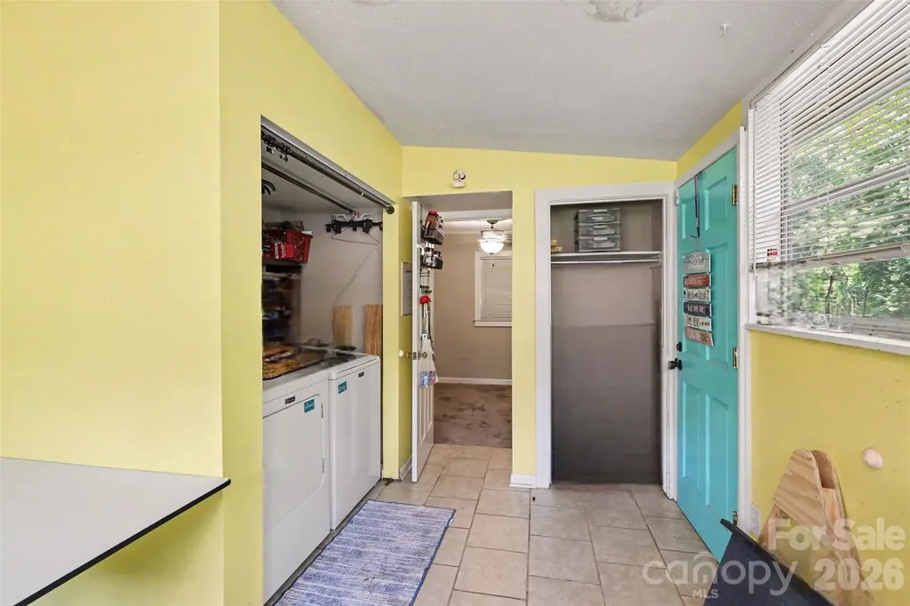 403 Oakdale Avenue Kannapolis NC 28083