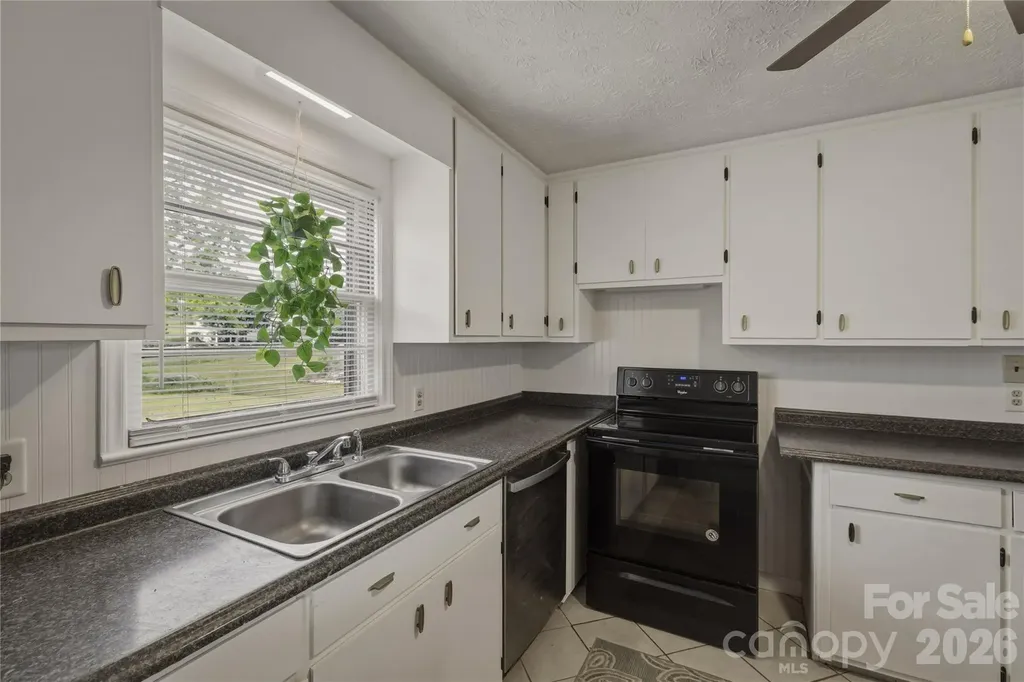 1348 Hibriten Drive SE Lenoir NC 28645