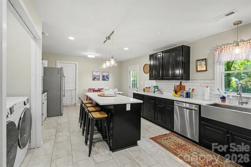 204 N Oak Street Lowell NC 28098