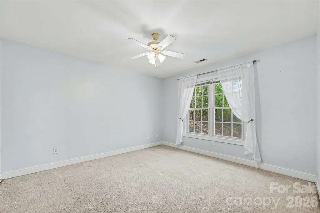 7940 Oakmont Court Hickory NC 28602
