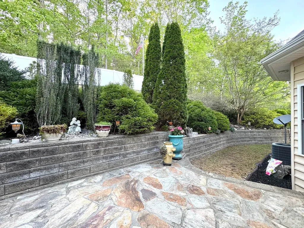 7940 Oakmont Court Hickory NC 28602