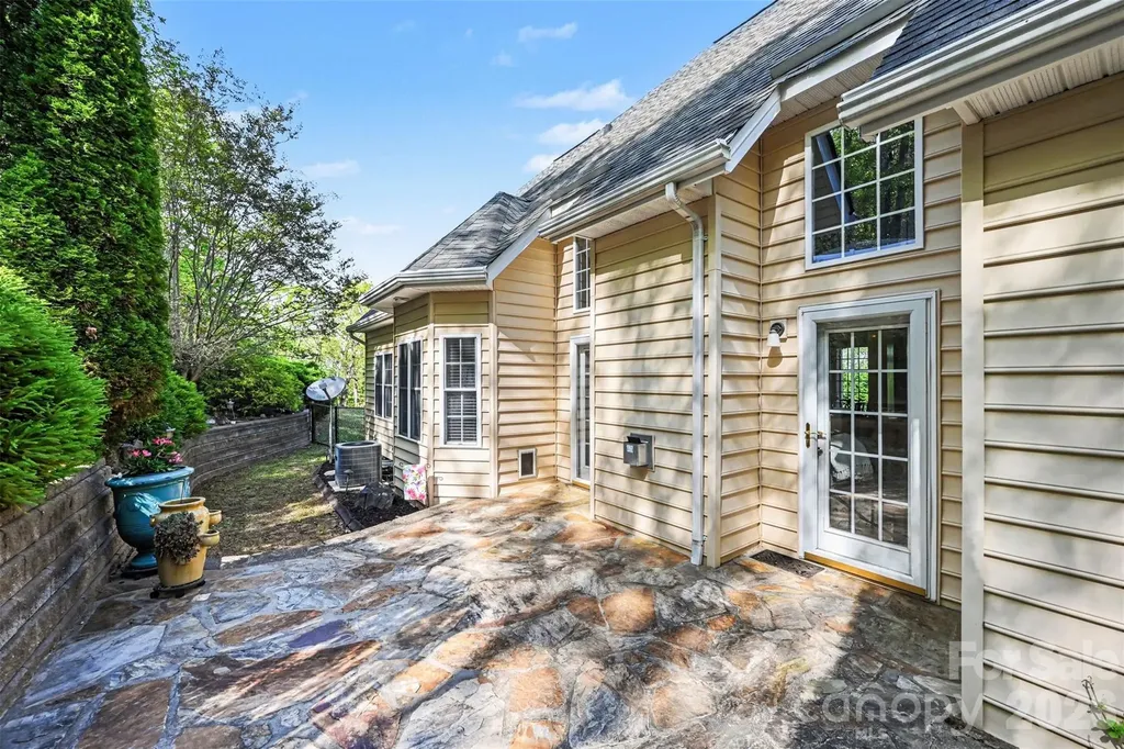 7940 Oakmont Court Hickory NC 28602