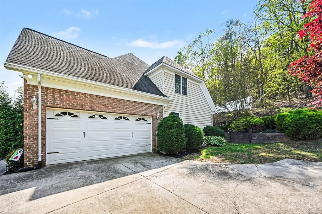 7940 Oakmont Court Hickory NC 28602