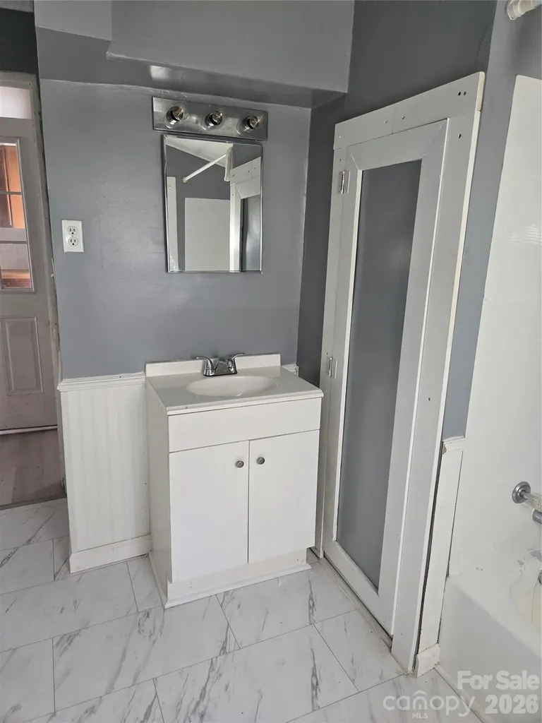 207 S Caldwell Avenue Newton NC 28658