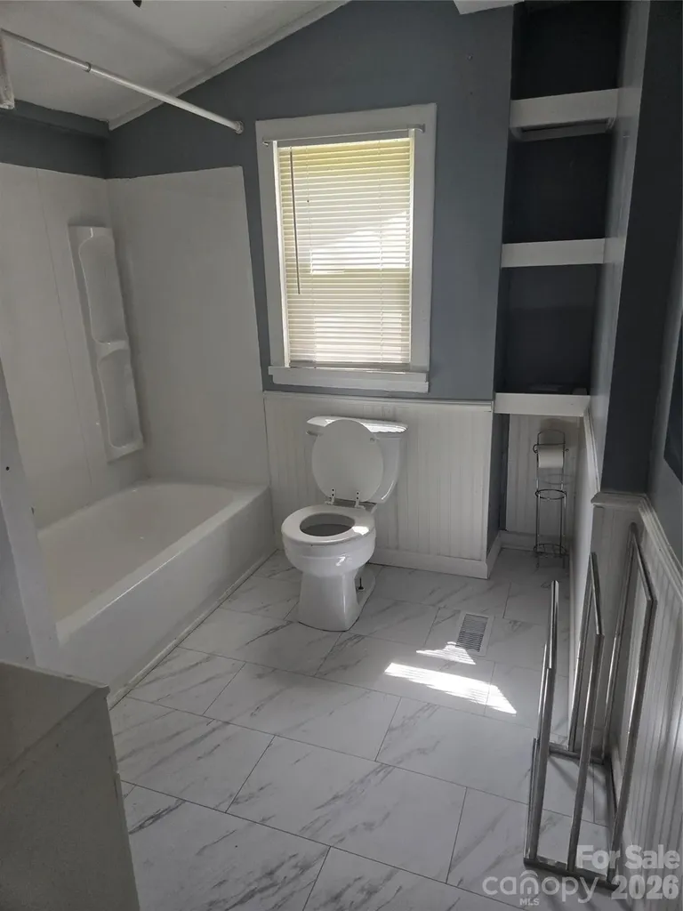 207 S Caldwell Avenue Newton NC 28658